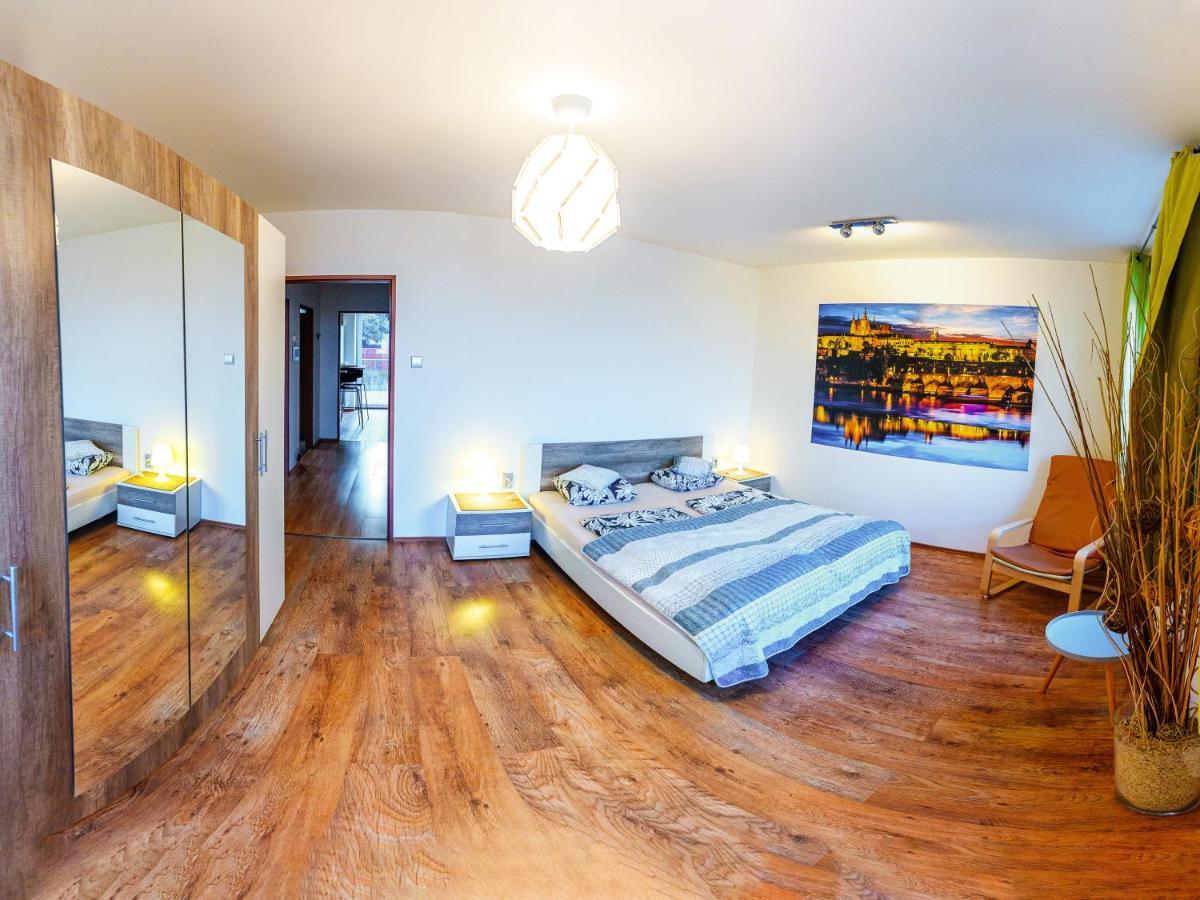 Apartment Pod Sychrovem Prague Extérieur photo